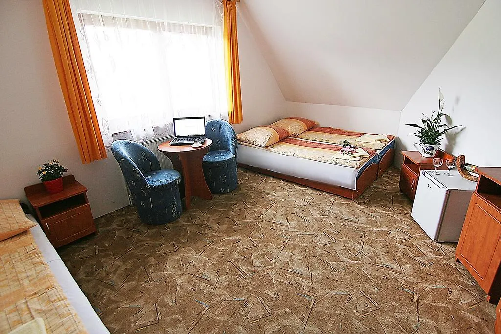 Willa Slavita Pokoje 2 I 3Os Z Lazienkami Tv Wifi Duzy Parking Pardalowka Zakopane 0*,  Polonya